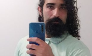 نیما نمکچیان، ساکن شهر هامبورگ آلمان، دارای مدرک زبان آلمانی C1، دارای سابقه تدریس در مدارس هامبورگ